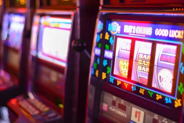 Speed Roulette table on hebatbet with live dealer and illuminated wheel during spin